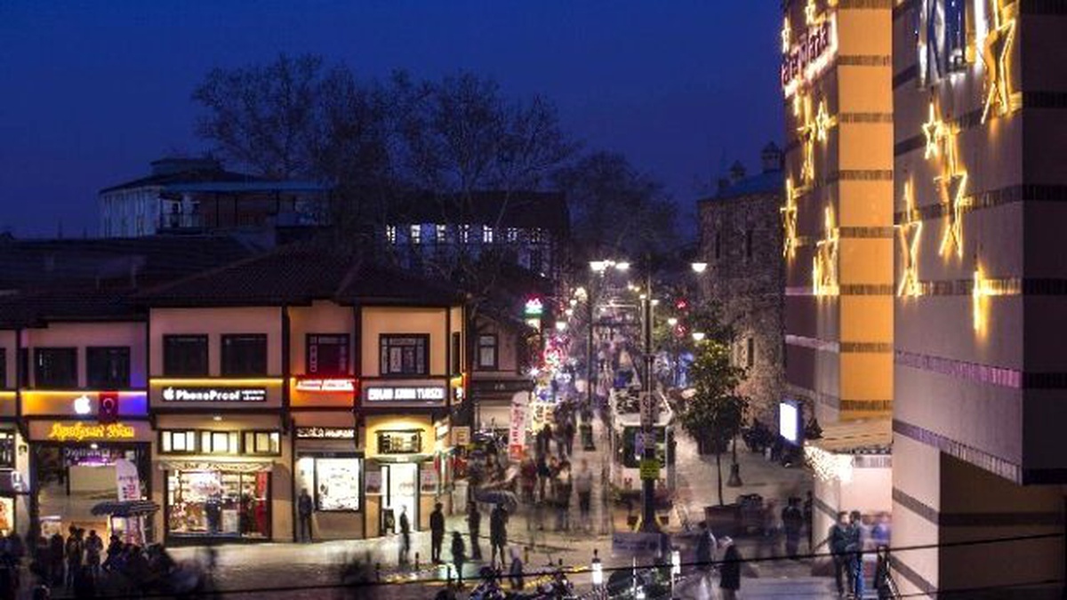 Bursa\'da Tarihi Çarşılar Birleşirse Rakipsiz Olur"