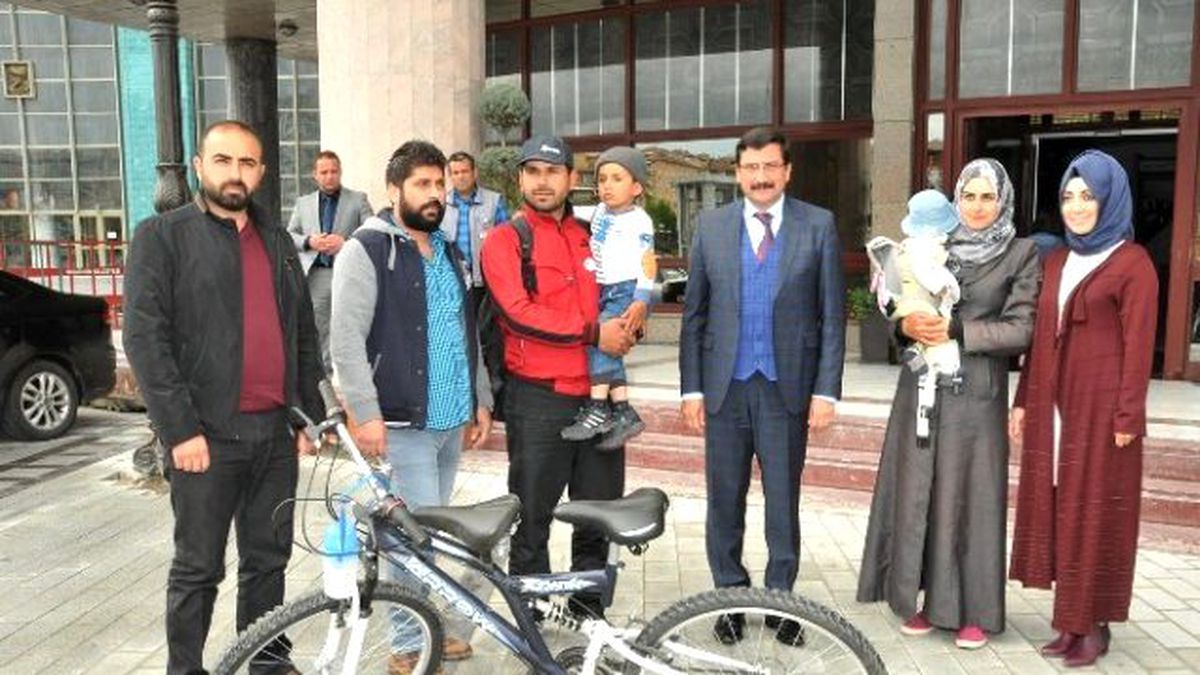 Erdoğan Hayranı Suriyeli Aile, Başkan Ak\'ı Ziyaret Etti