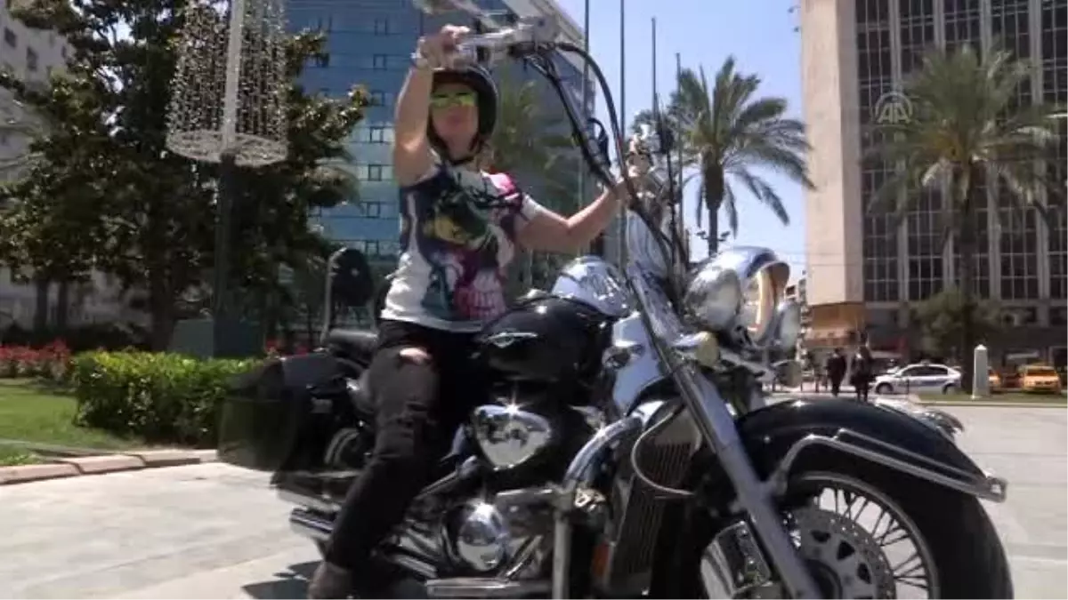 Kadın Motosikletçiler "Trafikte Biz de Varız" Dedi