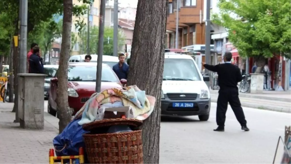 Kaldırımdaki Eşyalar Polisi Alarma Geçirdi