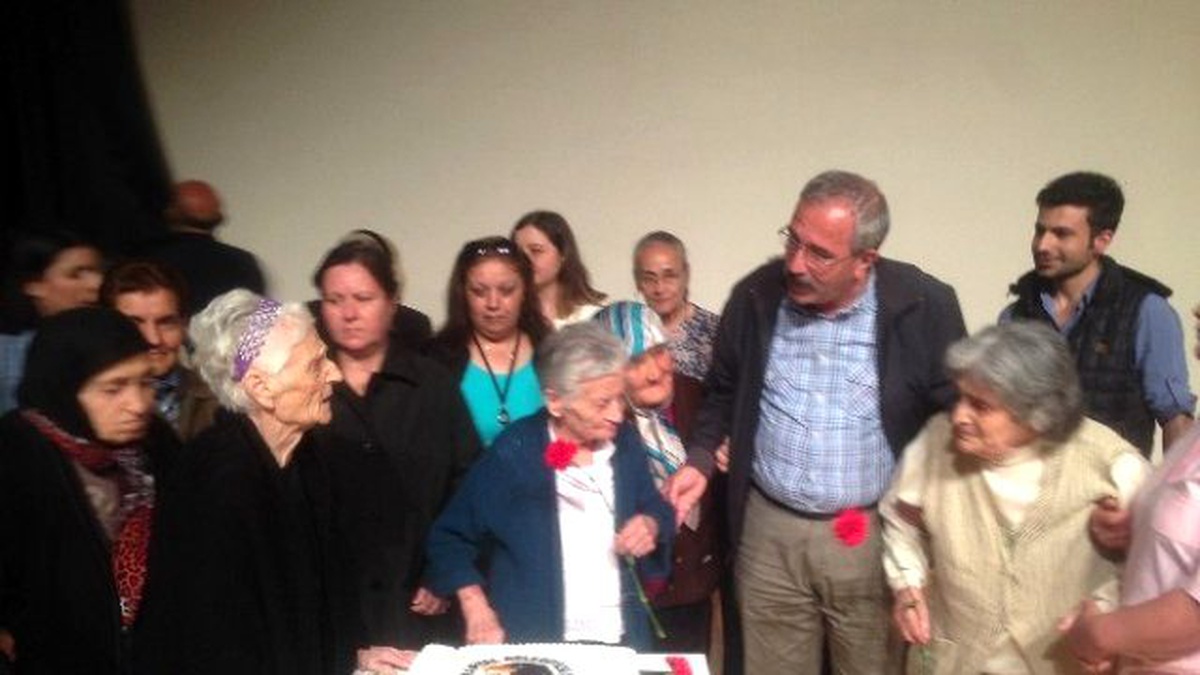 Kartal Belediyesi Anneler Günü\'nde Huzurevi Sakinlerini Unutmadı