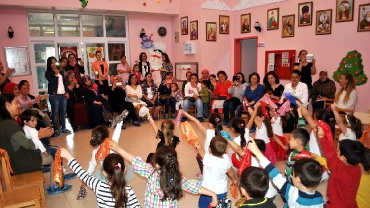 Minikler Annelerini Hem Ağlattı Hem de Güldürdü