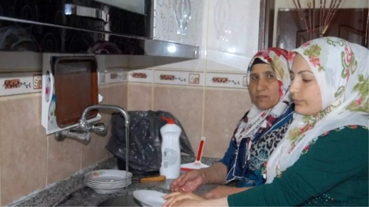 25 Yıl Önce Eşini Kaybetti, 4 Çocuğuna Annelik ve Babalık Yaptı