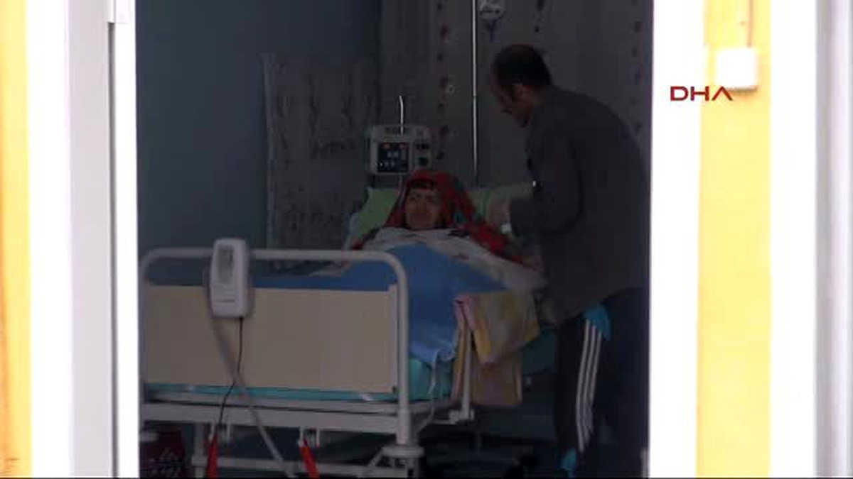 Şanlıurfa 20 Yıldır Yatalak Annesine Bakıyor