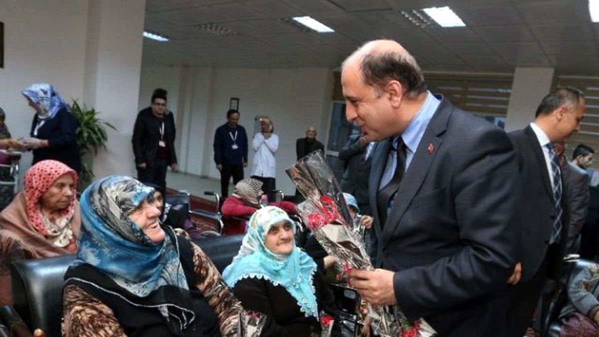 Vali Çomaktekin\'den Anneler Günü Mesajı