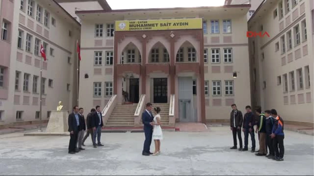 Van Okulda Nikah Kıydılar