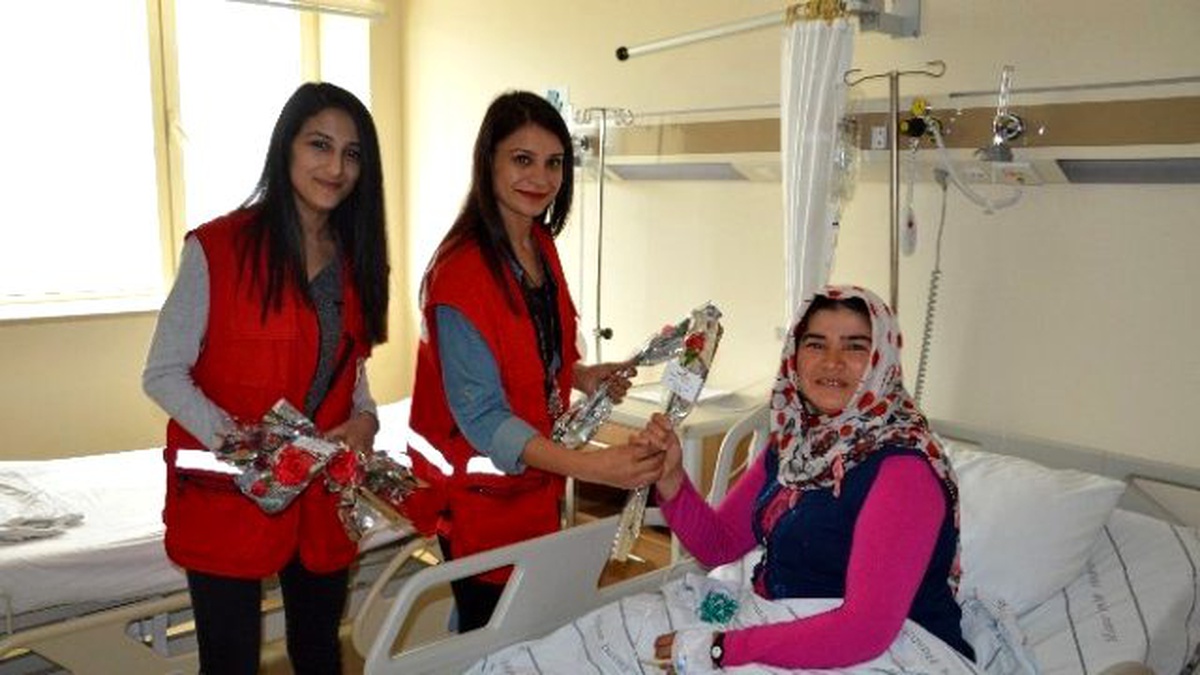 Yeni Doğum Yapan Annelere Kızılay\'dan "Sevgi Bohçası"