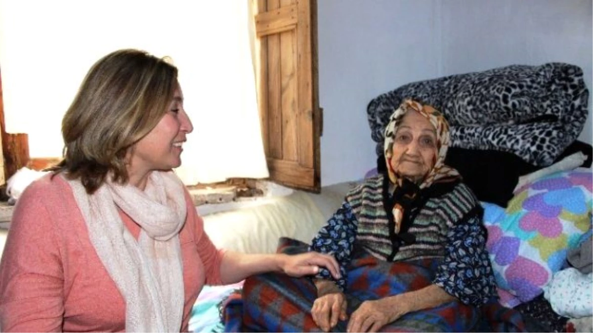 102 Yaşındaki Fatma Teyze Anneler Günü\'nde Göz Yaşlarını Tutamadı