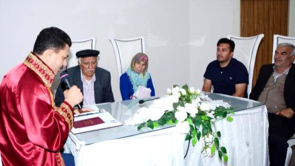 77\'lik Damat 50 Yaşındaki Suriyeli Kadınla Nikahlandı, Oğlu Şahit Oldu