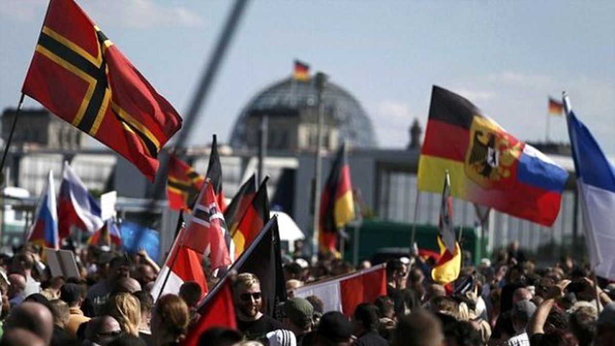 Almanya\'da Merkel\'in Sığınmacı Politikaları Protesto Edildi