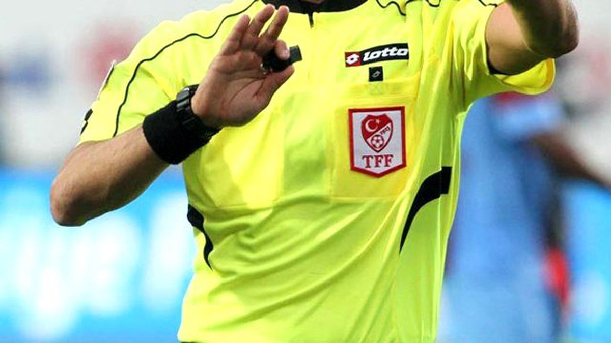 Amatör Lig'de Hakem, 'Üzerimde Baskı Var' Diyerek Maçı Terk Etti