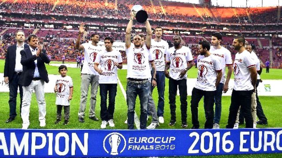 Avrupa Şampiyonu Aslan, Tt Arena\'da Taraftarların Karşısına Çıktı