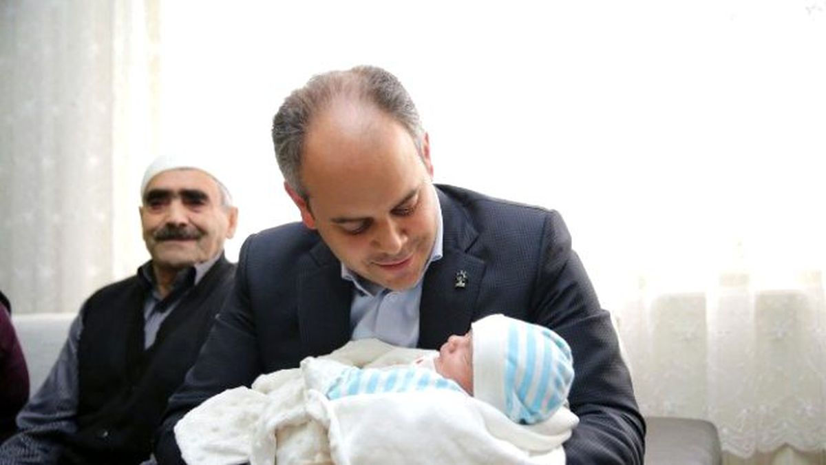 Bakan Kılıç, Anneler Günü\'nde Şehit Ailesini Ziyaret Etti