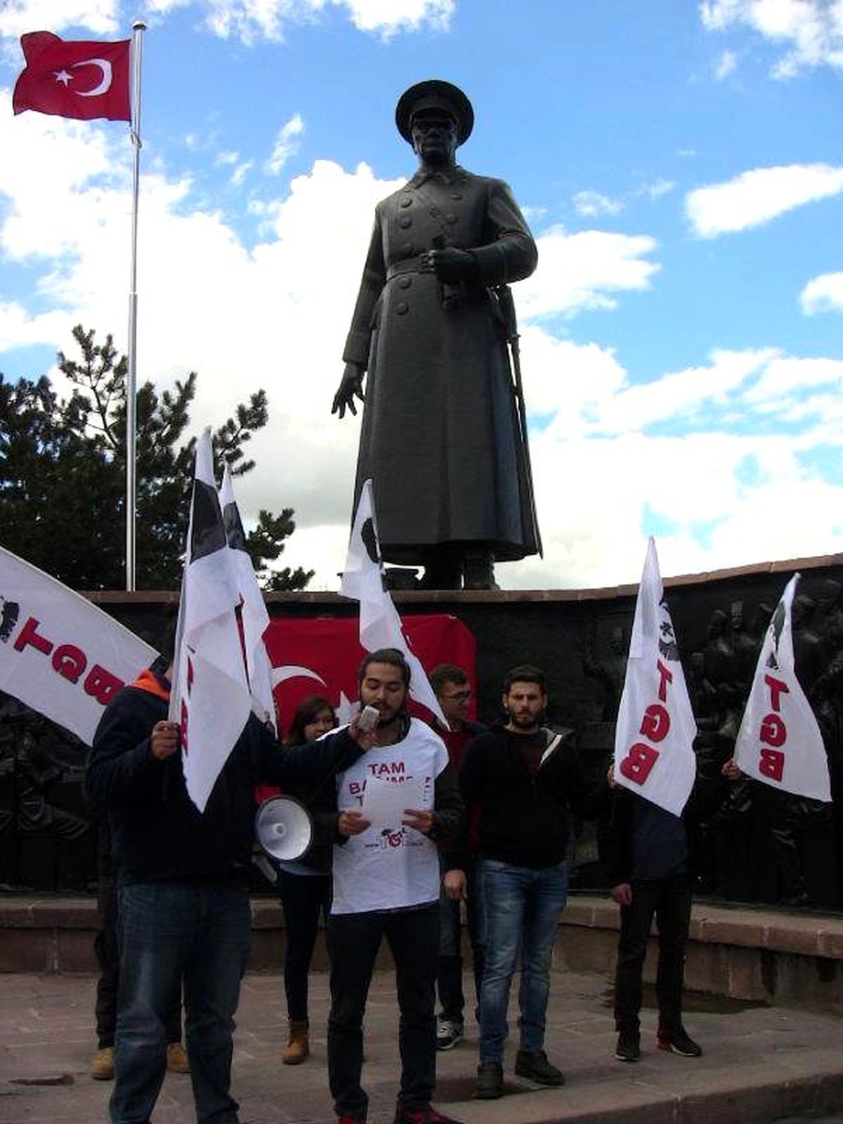 Basın Açıklaması Yapan Tgb\'lilere Gözaltı