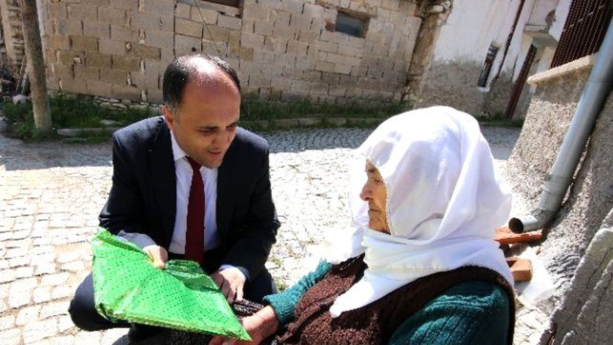 Başkan Özaltun, Anneleri Unutmadı