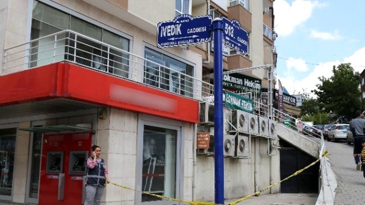 Duvarı Delerek Banka Soymaya Kalkan Hırsızlar Yakayı Ele Verdi