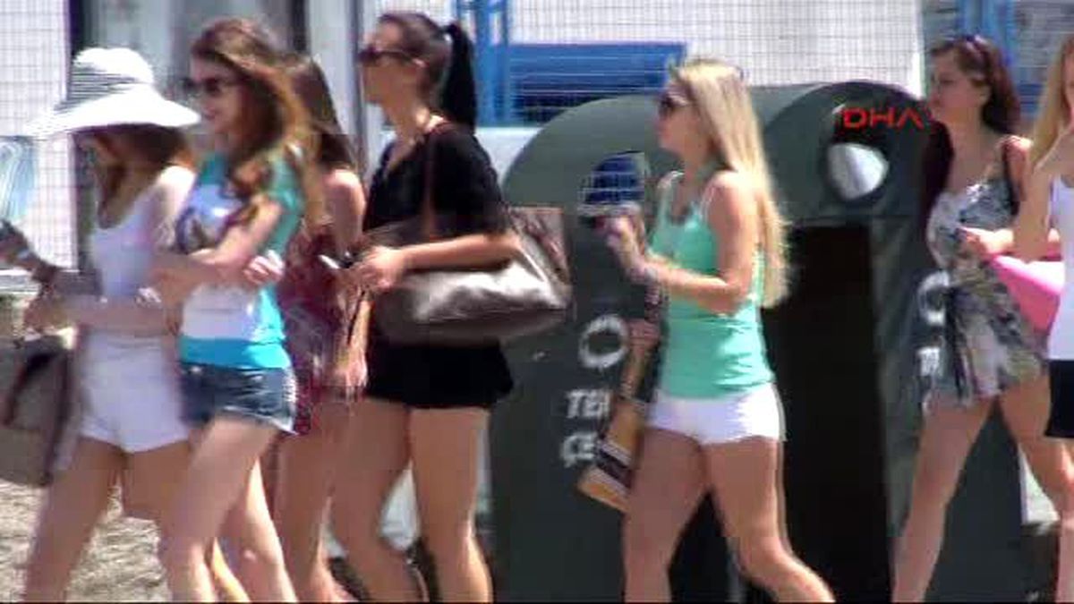 Bodrum'un Mavi Sularına Güzellerden Dalış