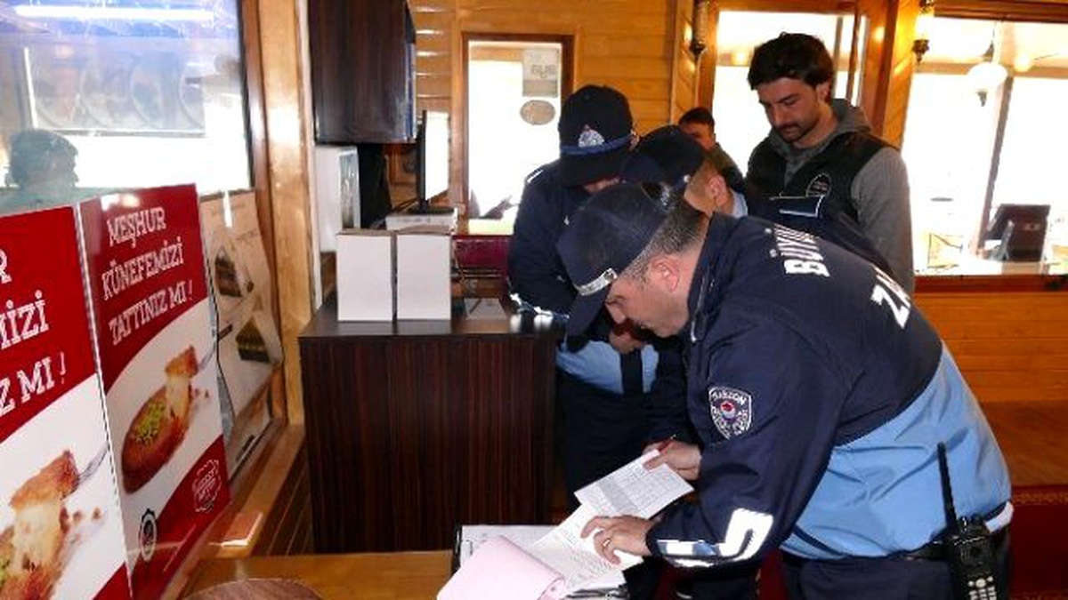 Büyükşehir Zabıtası Uzungöl\'e Çıkartma Yaptı