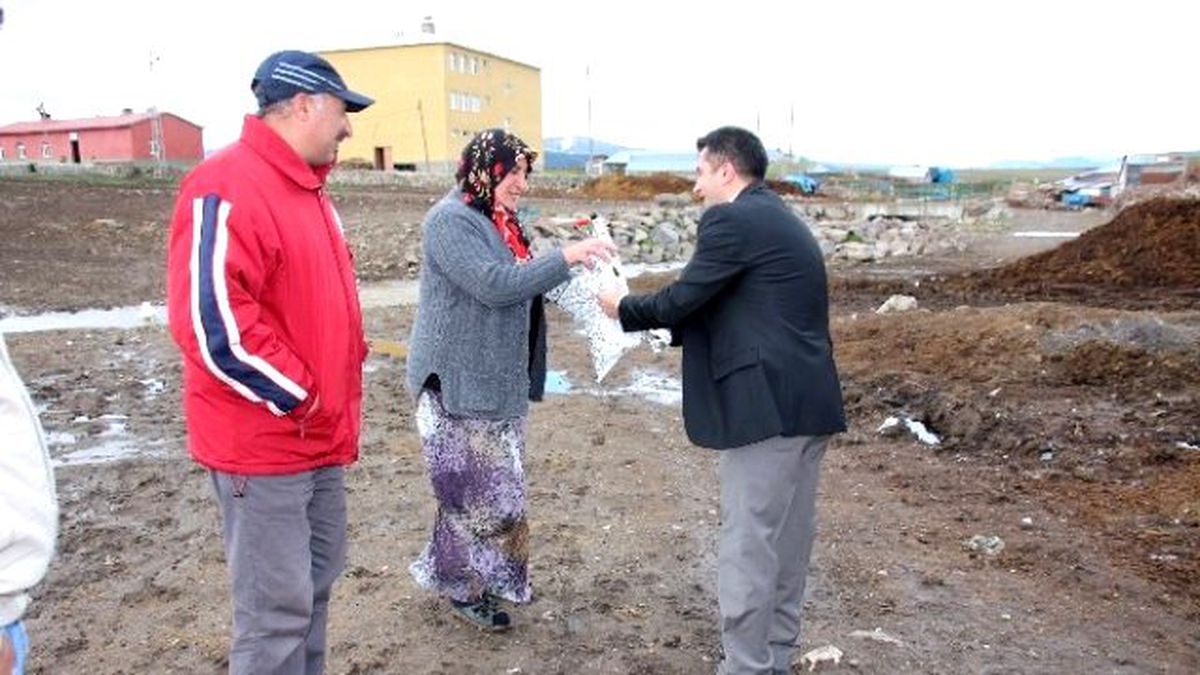 CHP Sarıkamış Teşkilatı Anneleri Unutmadı