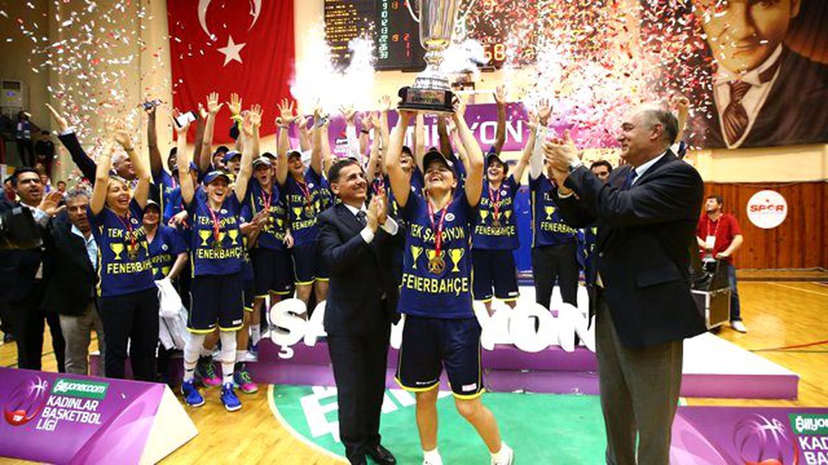 Fenerbahçe Şampiyonluk Kupasını Aldı