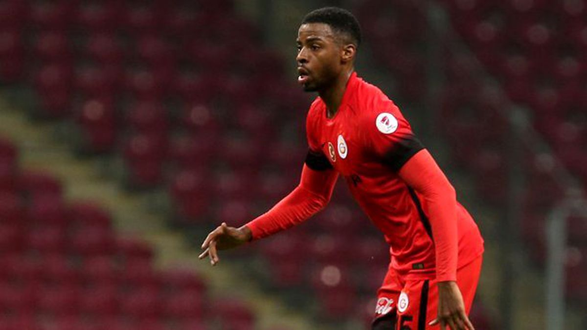 Galatasaraylı Taraftarlar, Ryan Donk'u Islıkladı