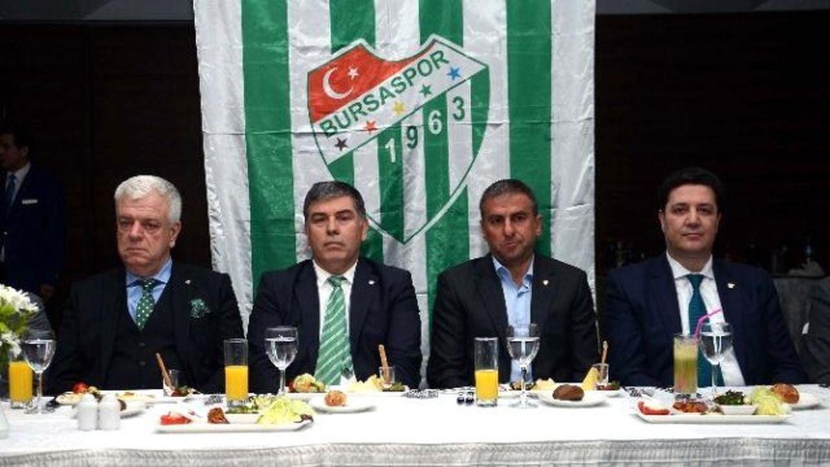 Hamza Hamzaoğlu İstifadan Döndü, Sözleşmesini Uzattı