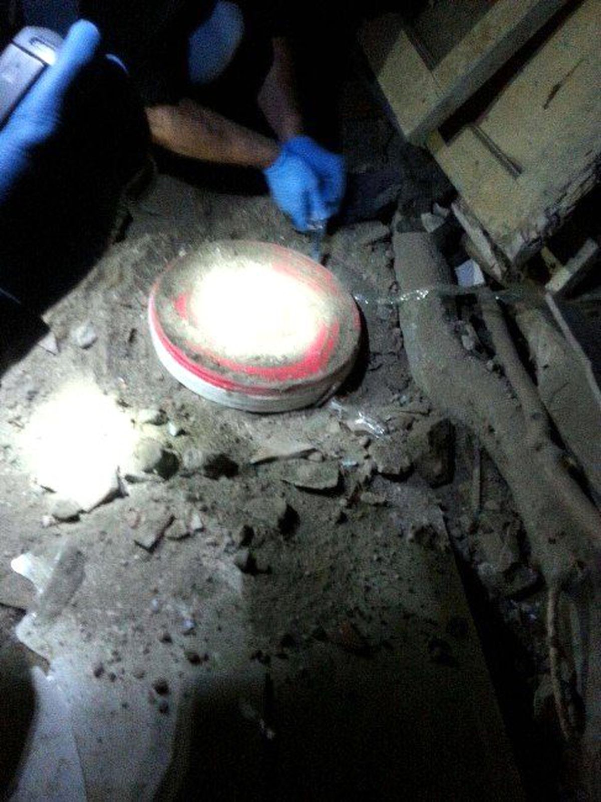 İzmir\'de PKK\'ya Ait 15 Kilo Patlayıcı Ele Geçirildi