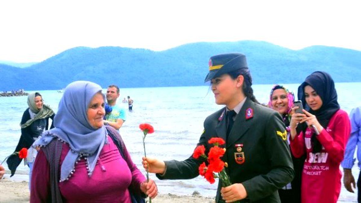 Jandarma Anneleri Unutmadı