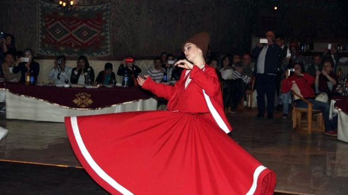 Kapadokya\'da Eğlencenin Adı "Türk Geceleri"