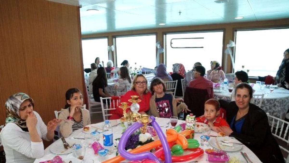 Küçükçekmece Belediyesi\'nden 550 Engelli Çocuğa ve Annelerine Boğaz Turu