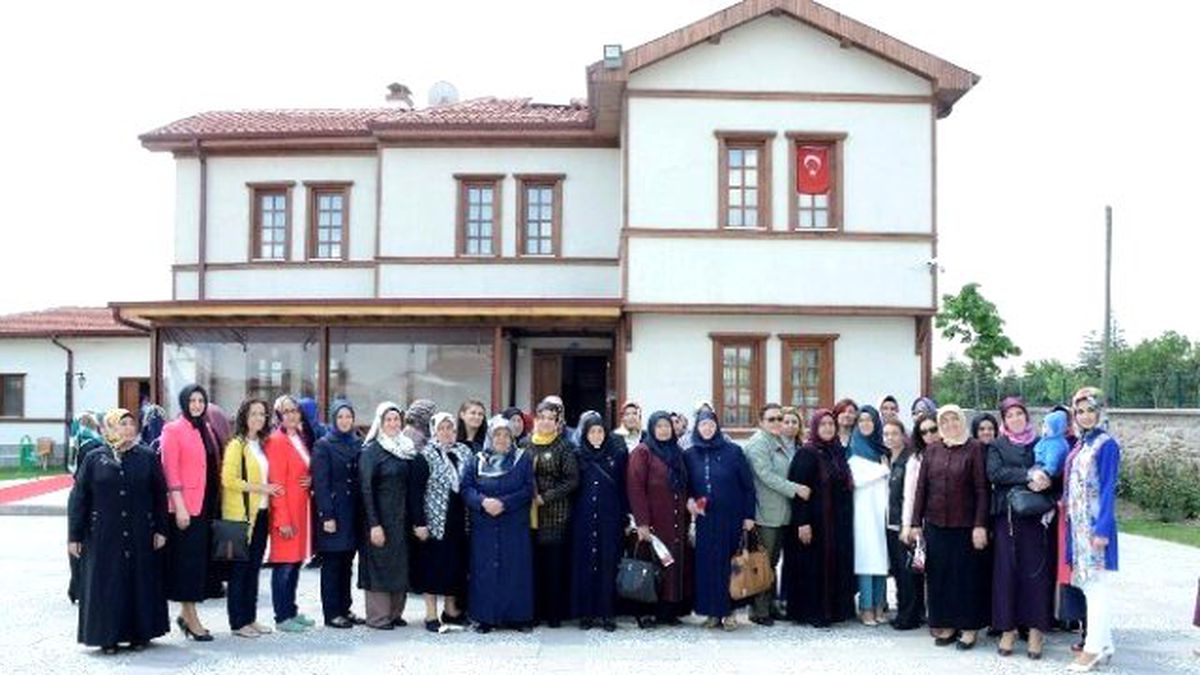 Meram\'da Duygu Dolu Anneler Günü Programı