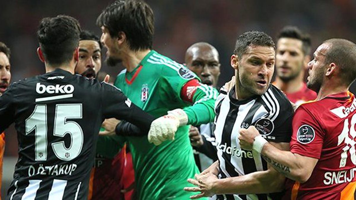 Şenol Güneş'in Yardımcısı, Futbolculara Kızdı: Ne Yapıyorsunuz, Sakin Olun