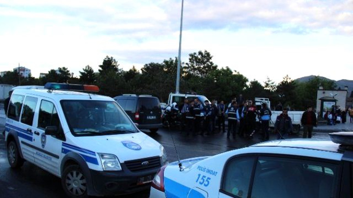 Seyyar Satıcılar ile Zabıta Arasında Kavga: 1 Yaralı