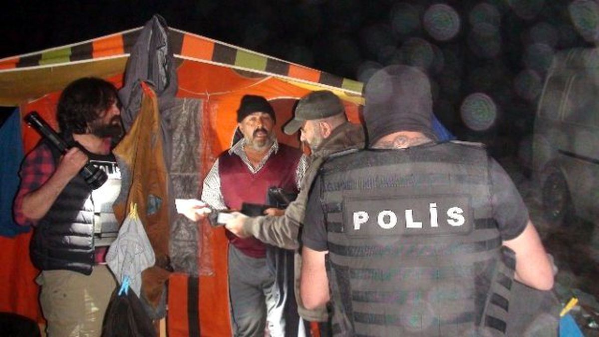 Sultanbeyli\'de Şafak Operasyonu