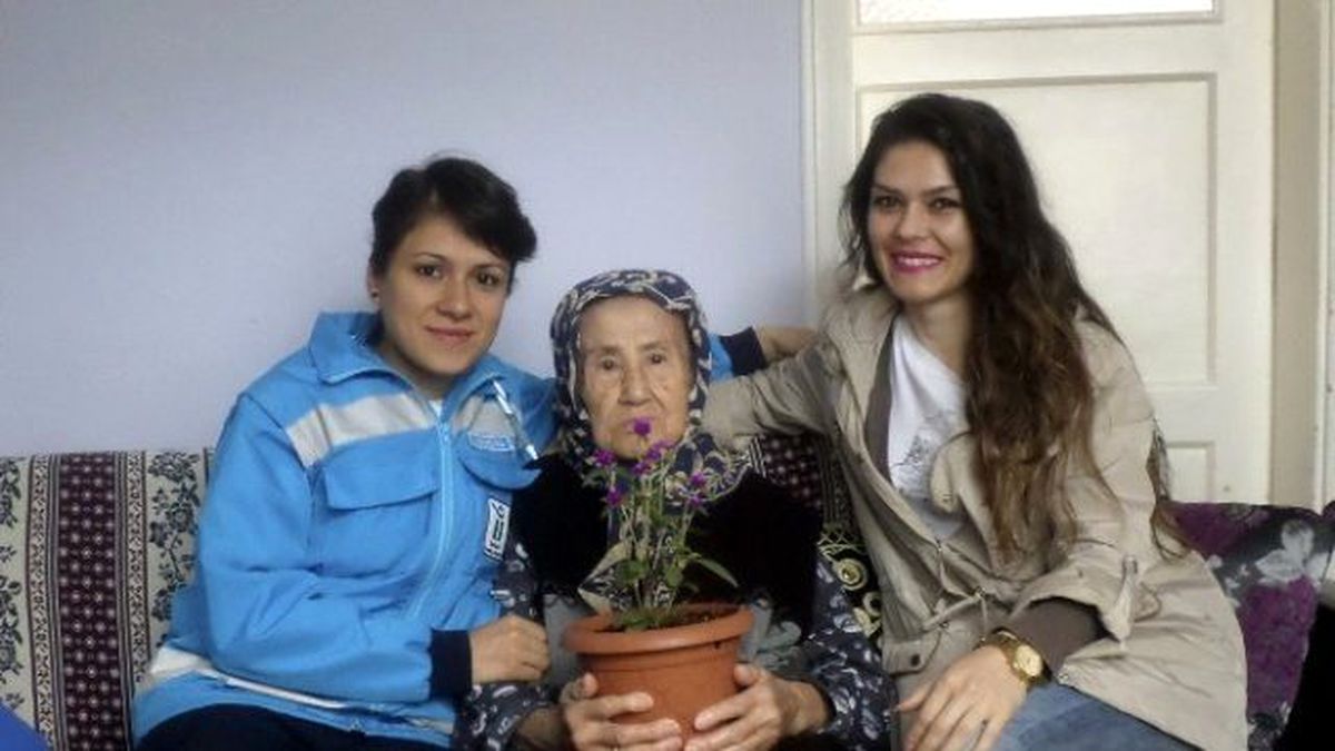 Tepebaşı\'nın Şefkatli Eli Tebev Anneleri Unutmadı