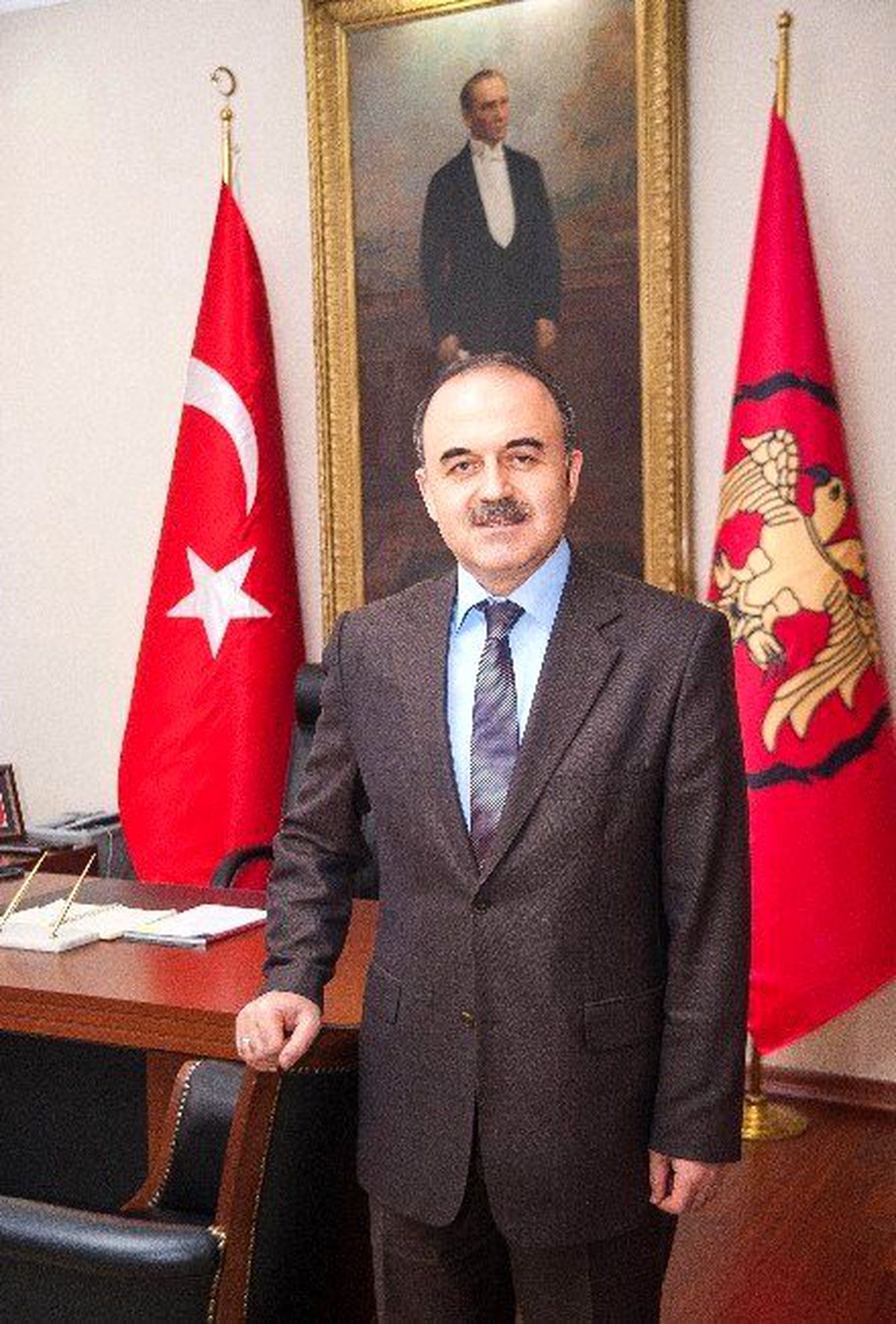 Vali Erol\'dan Anneler Günü Mesajı