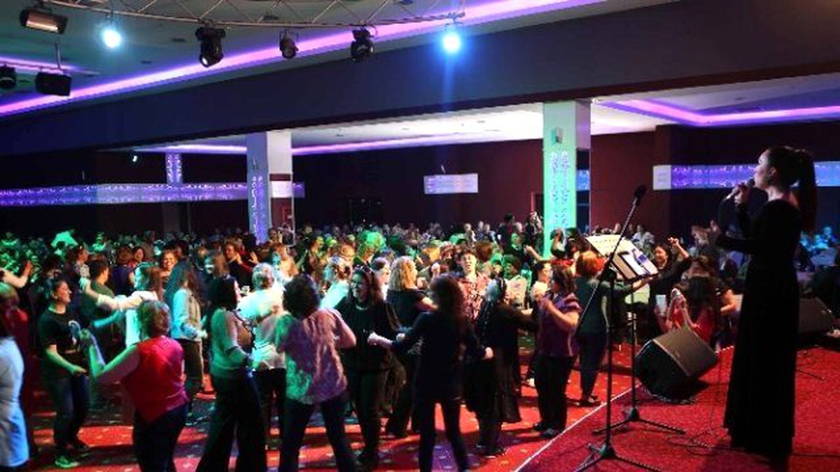 Yenimahalle\'de Anneler Gününe Coşkulu Kutlama