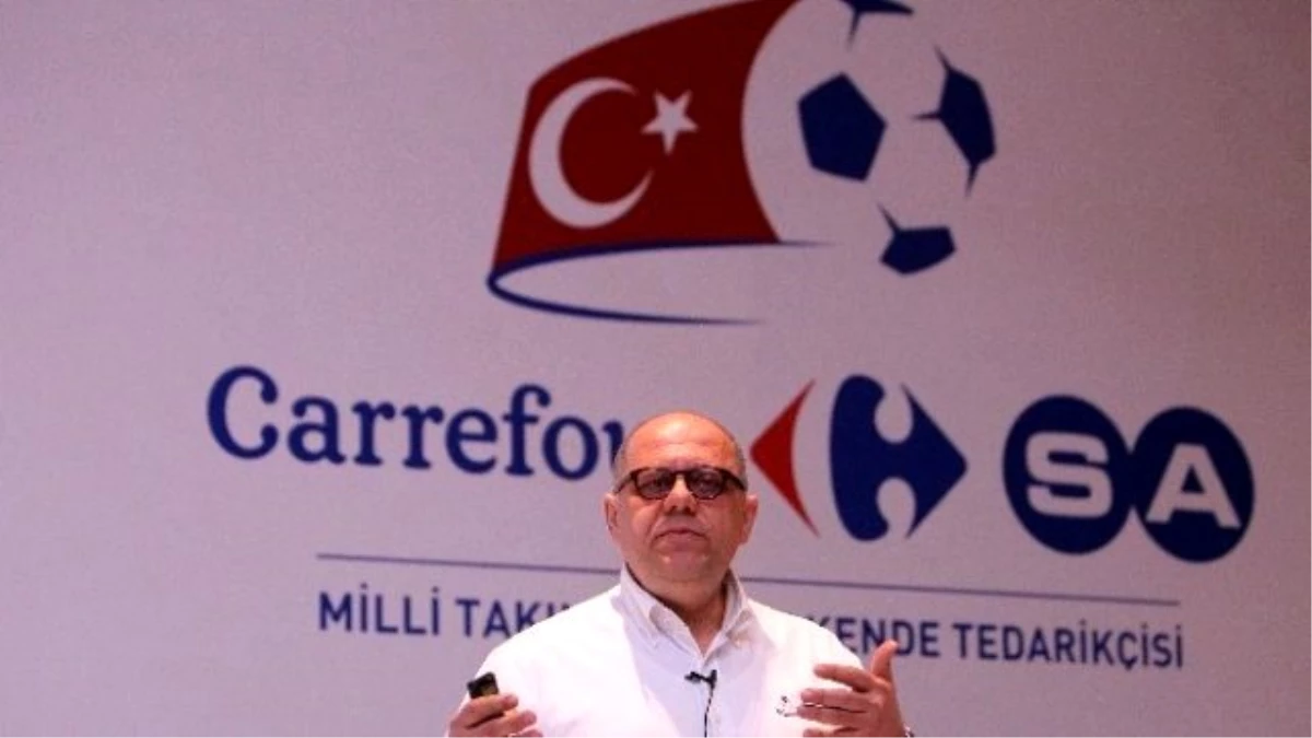 A Milli Futbol Takımının Lisanslı Ürünleri, Carrefoursa "Kırmızı Beyaz"Larda Yerini Alıyor