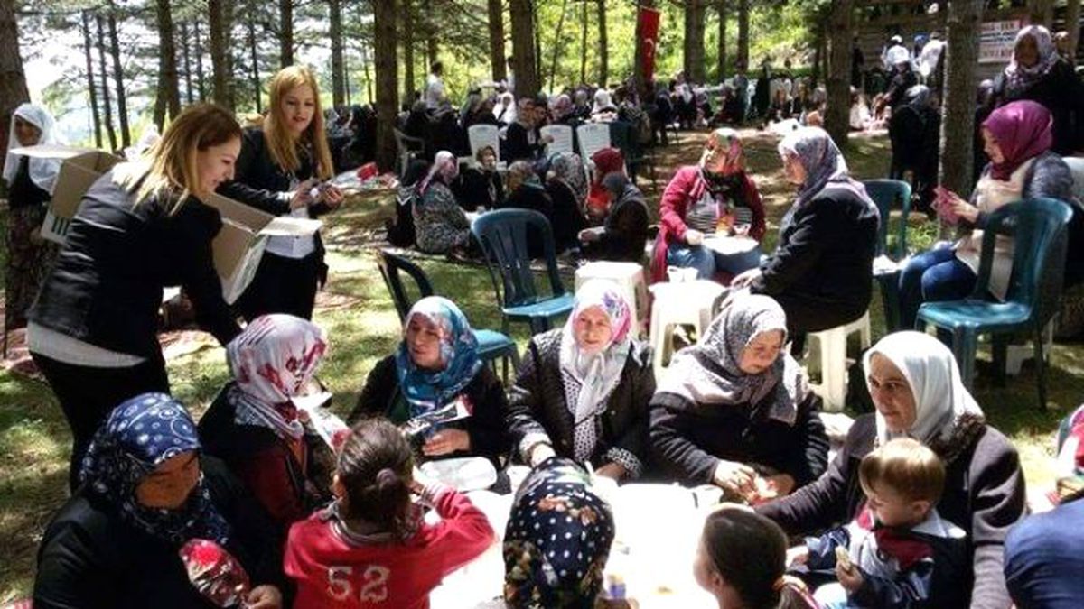 Anneler Gününü Anasultan\'da Kutladılar