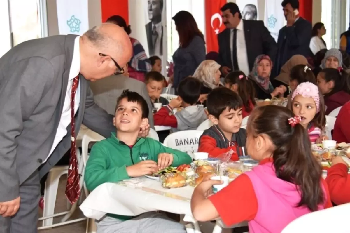 Başkan Eşkinat, Annelerin Yüzünü Güldürdü