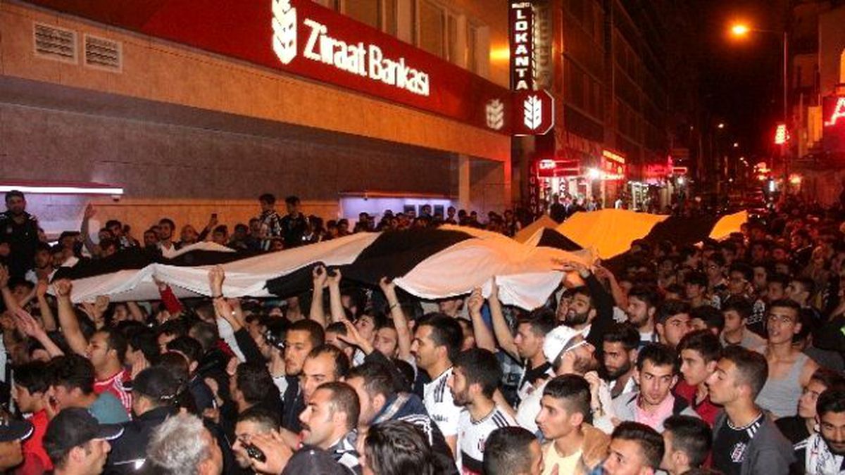 Beşiktaşlı Taraftarlarda Derbi Sevinci