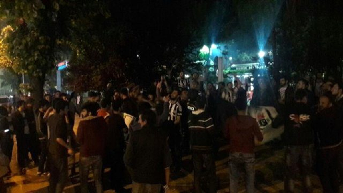 Bilecik\'te Beşiktaşlı Taraftarlar Sokağa Döküldü