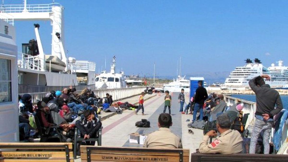 Çeşme\'de 63 Sığınmacı Yakalandı