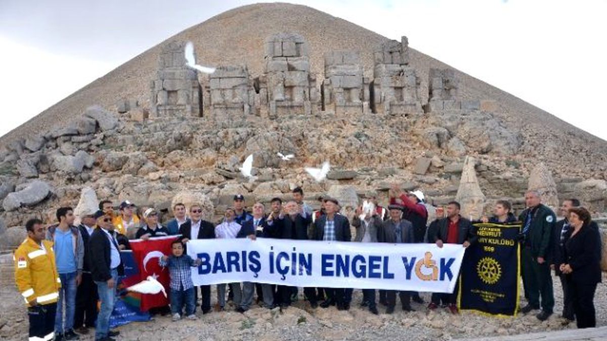 Engelliler Nemrut Dağı\'nda Barış Diledi