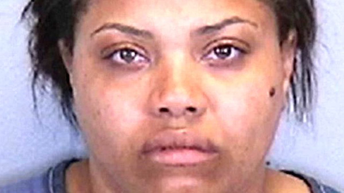 Cinnet Getiren Kadın Erkek Arkadaşının Cinsel Organını Kesmeye Kalktı