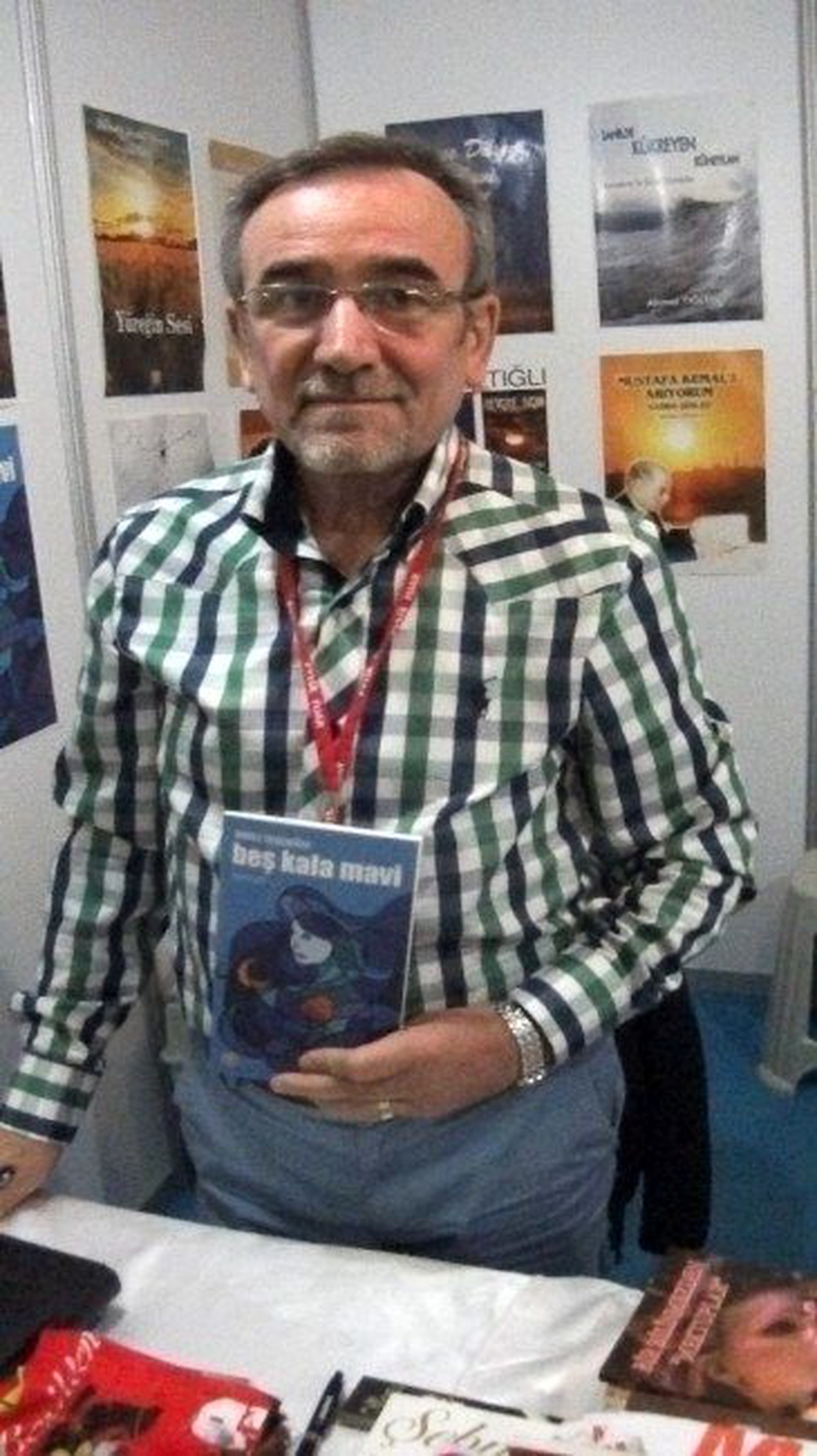 Eskişehirli Yazar-şair Ahmet Taşçıoğlu Yeni Kitabını İmzaladı