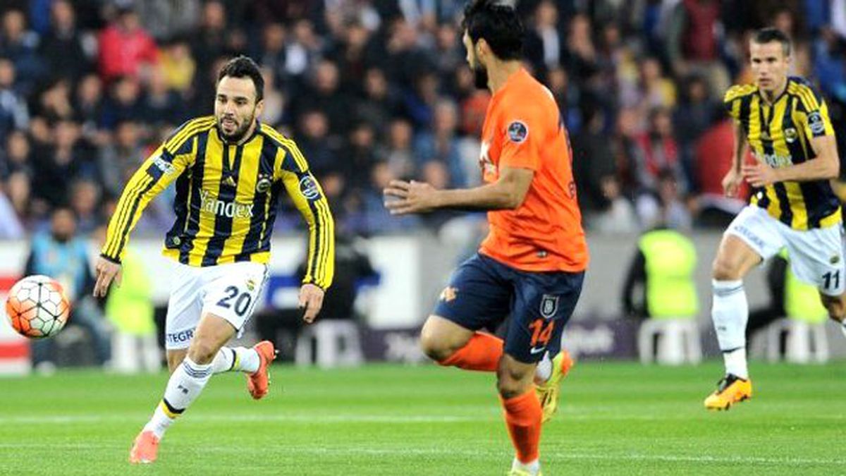 Süper Lig'de Fenerbahçe, Medipol Başakşehir'e 2-1 Mağlup Oldu