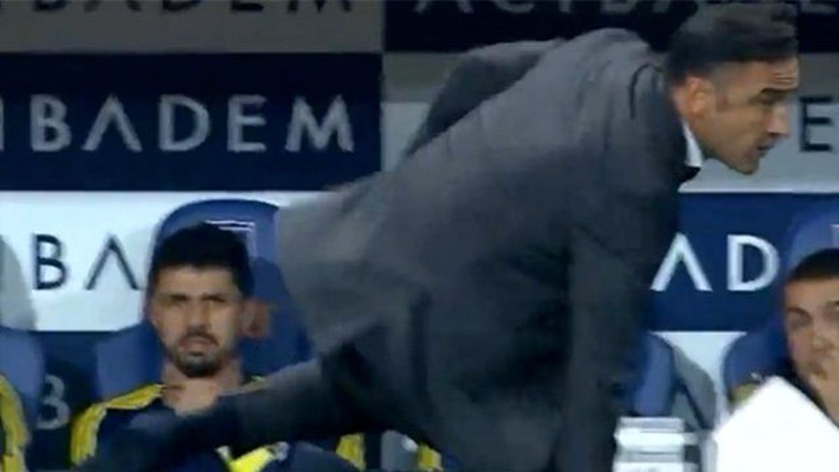 Fenerbahçe-Başakşehir Maçında Vitor Pereira Yere Düştü