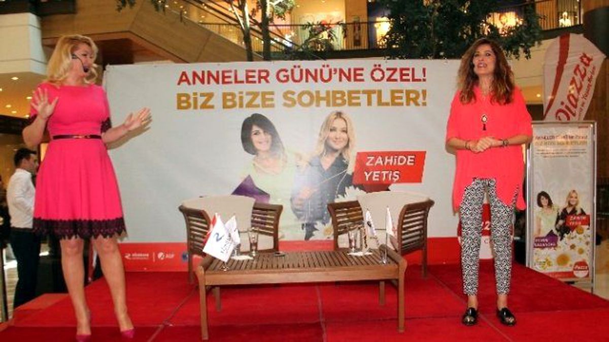 Hande Kazanova ve Zahide Yetiş ile "Biz Bize Sohbetler"