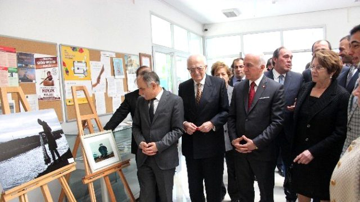 İletişim Fakültesi\'nde "Hayattan Kareler" Fotoğraf Sergisi